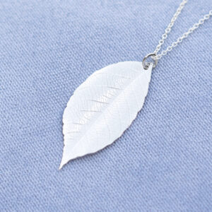Silver leaf pendant small